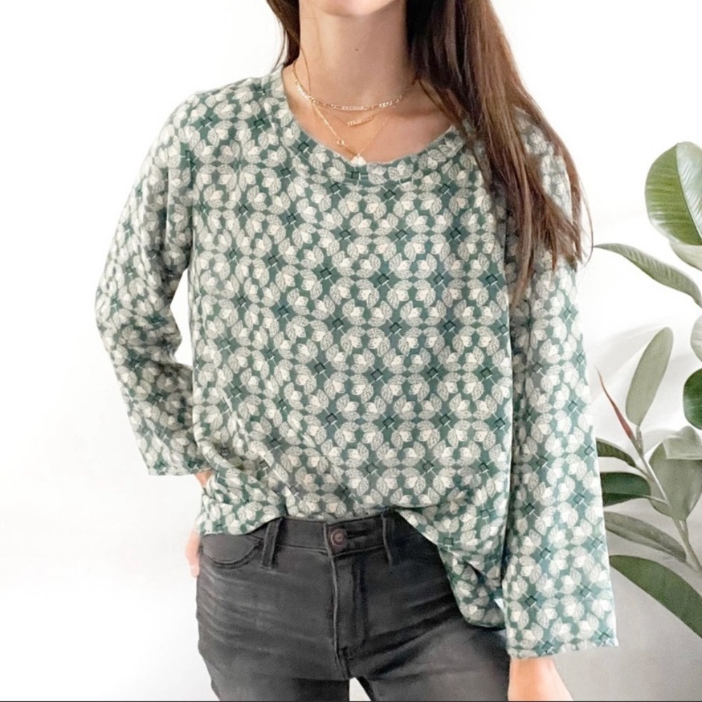 CAbi Size Large Jade Green Leaf Print Top EUC
